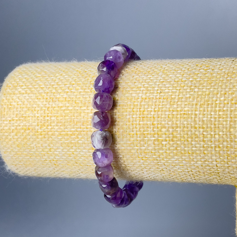 Náramek z ametystu, přírodní kámen, brusený kubík, průměr 7 mm ±, délka 18 cm (elastický)