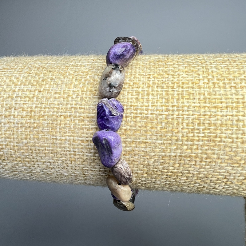 Náramek z charoitového kamene, fasetované korálky, přírodní kámen, průměr 9×11 mm ±, délka 18 cm ± (elastický)