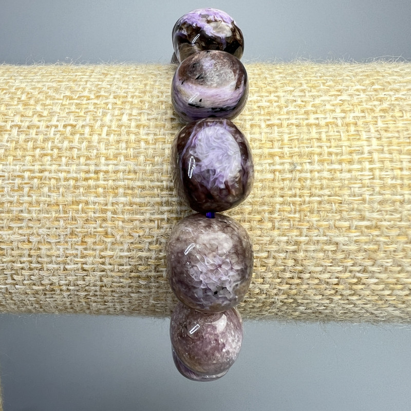 Náramek z charoitu, přírodní kámen, velké fasetované korálky, průměr 12×14 mm ±, délka 18 cm ± (elastický)