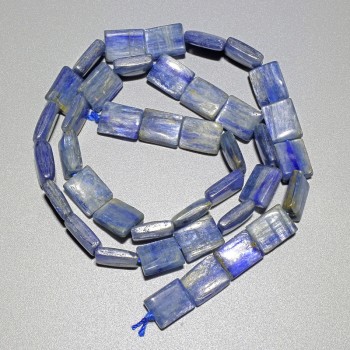 Korálky z kyaniitu, přírodní kámen, obdélníkového tvaru, rozměr 8×10 mm, délka 40 cm ± na niti