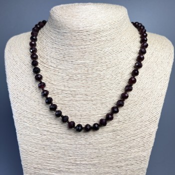 Náhrdelník z rubelitu turmalínu, brusované rondely, průměr 8×6 mm, délka 51 cm