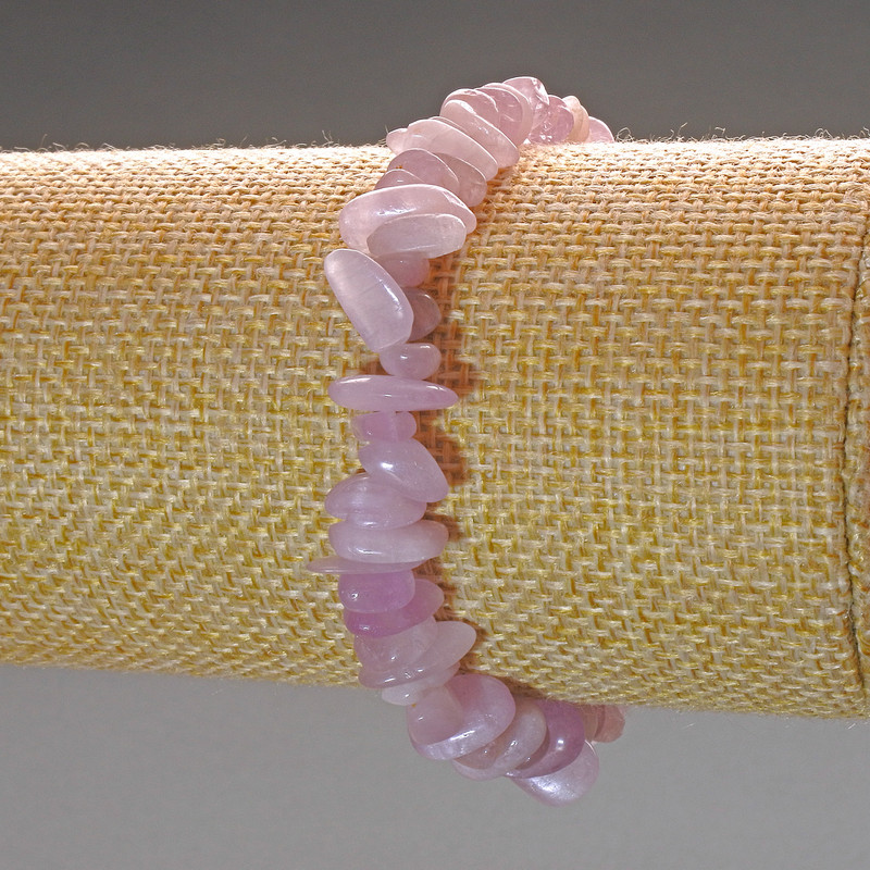 Náramek z kunzitu, přírodní kámen, drobné kamínky, průměr 8×4 mm ±, délka 18 cm (elastický)