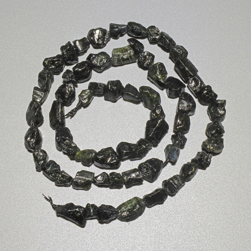 Brusované korálky ze slunečního obsidiánu, přírodního kamene, průměr 6 mm ±, délka 40 cm ±, na niti