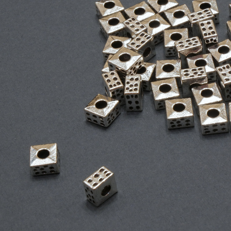 Furnitura: korálka-vložka vnitřní, průměr 2,2 mm + -, průměr 5×3 mm + -; balení 20 g, 42 ks (+ -)