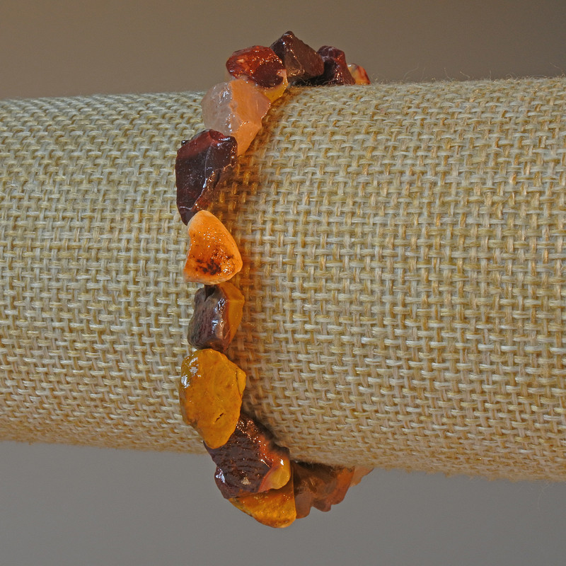 Náramek z jaspisu mookaite – přírodní neopracovaný kámen, fazetovaný, průměr 8×10 mm, délka 18 cm ± (elastický)