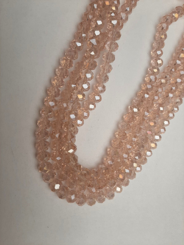 Korálky Český křišťál světle růžové průsvitné brusované rondely s odstínem 'benzín', průměr 8×6 mm ±, délka 39 mm ± na vlasec