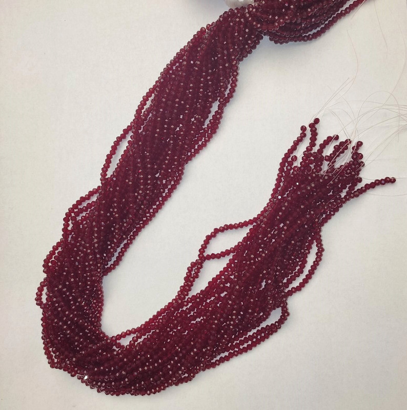 Korálky Český křišťál tmavě červené, průhledné, broušené rondely, průměr 3×2,5 mm, délka 38 mm, na šňůrce