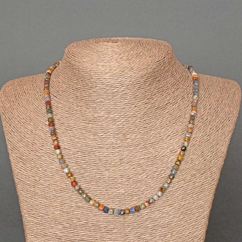 Náhrdelník sodalit z přírodního kamene, broušené kubické korálky, průměr cca 4 mm, délka 48 cm