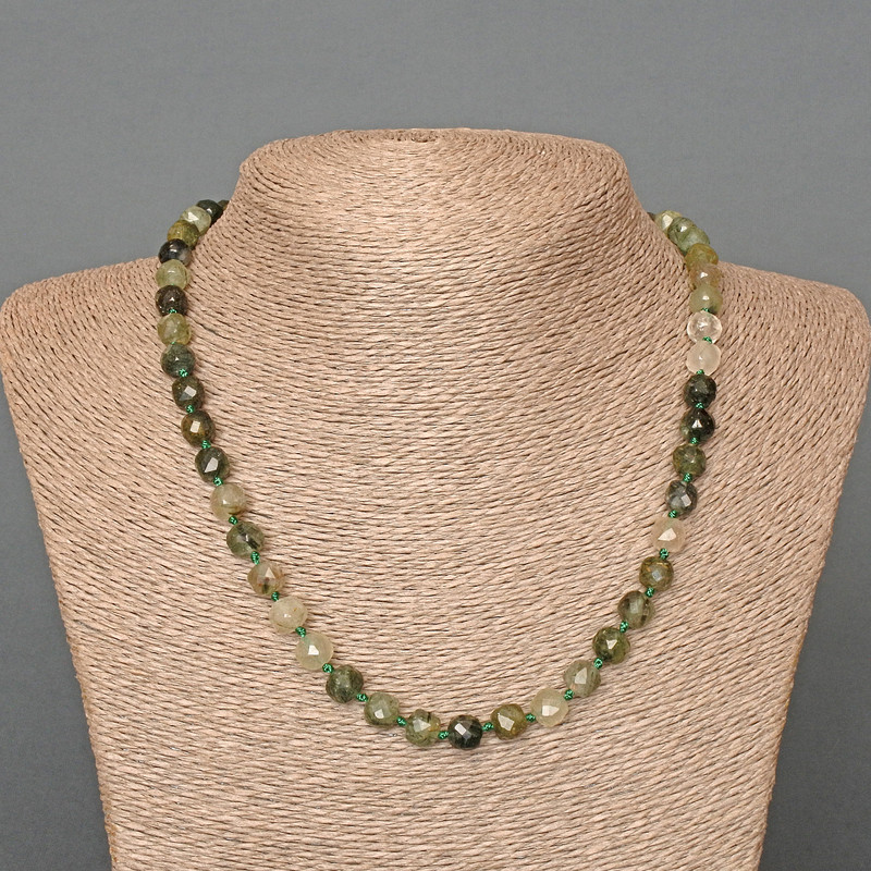 Náhrdelník z rutilového křemene (vlásený), přírodní kámen, kubické korálky, průměr cca 7 mm, délka cca 50 cm