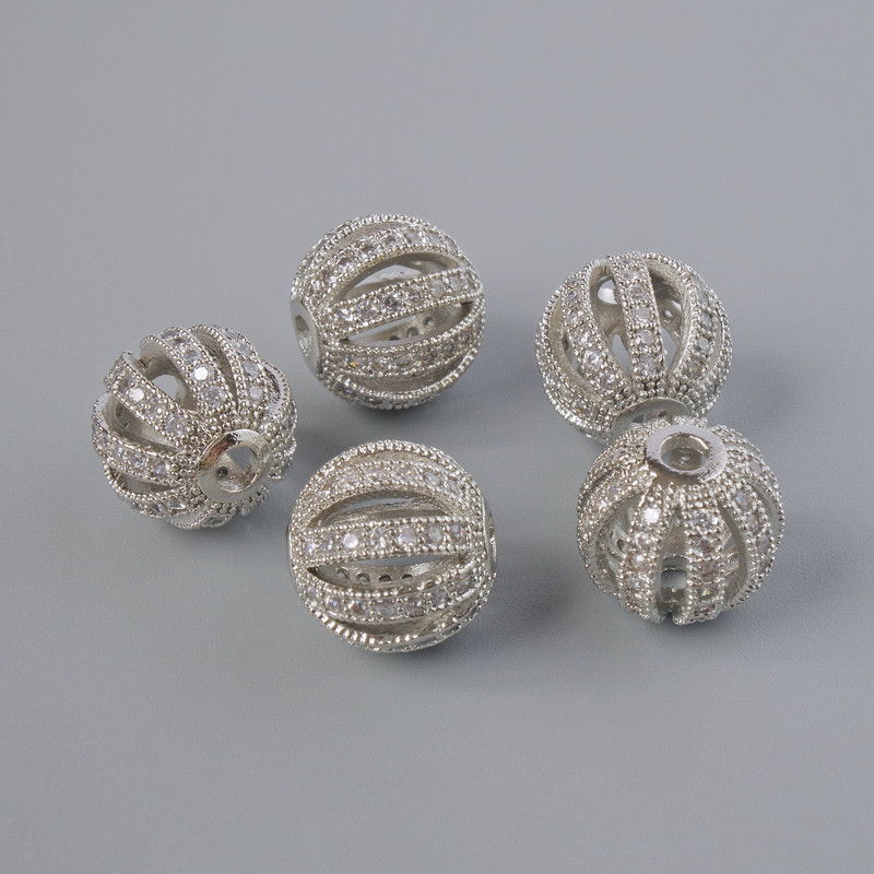 Korálka-vložka se stříbrným povlakem a bílými krystaly, průměr 10 mm ±, díra 2,2 mm, stříbrný kov, 1 ks