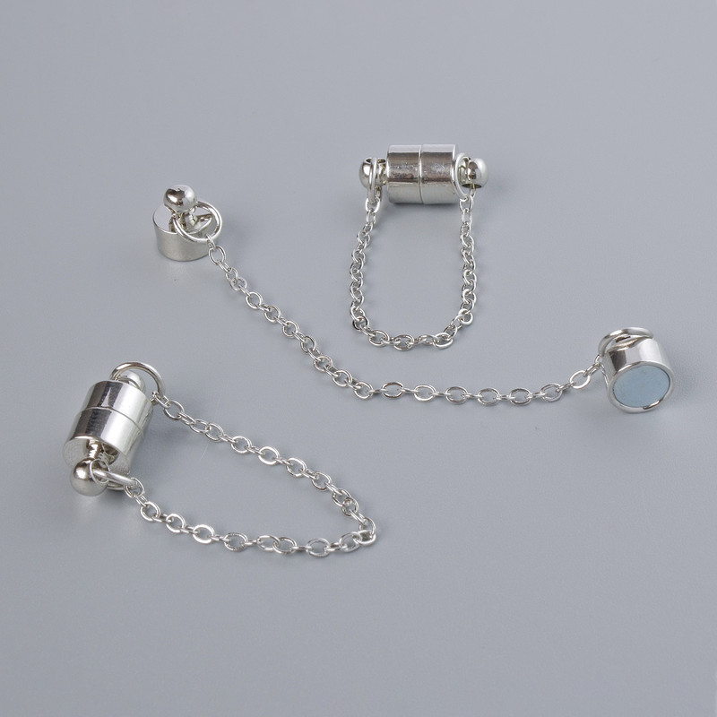 Magnetické zapínání, průměr 13×6 mm, stříbrná barva kovu, s řetízkem, délka 5 cm