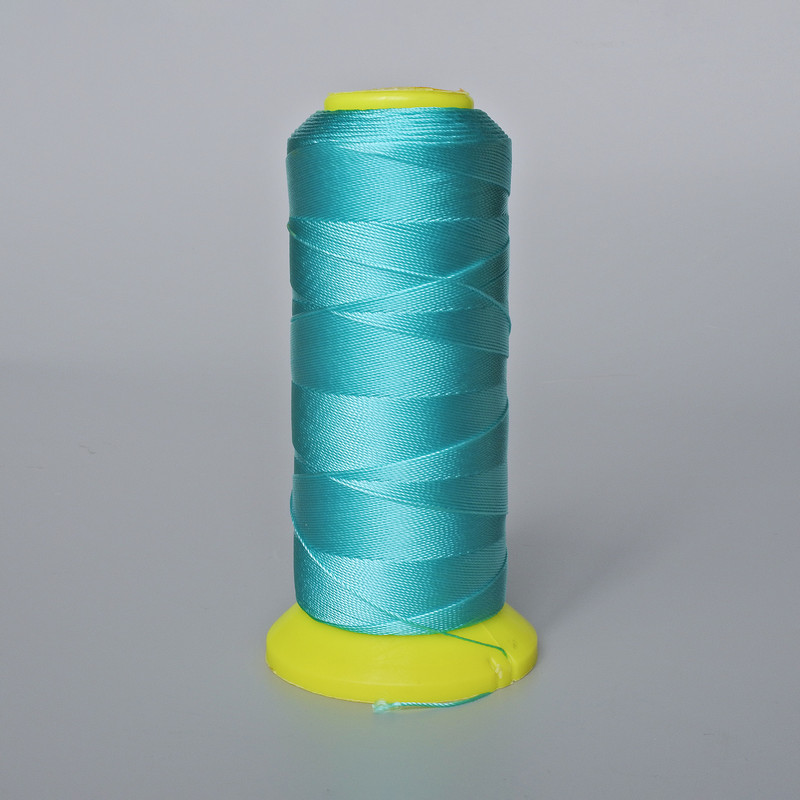 Nitka na cívce tyrkysové barvy, průměr 0,6 mm, kapronová pro ruční tvorbu 500 m