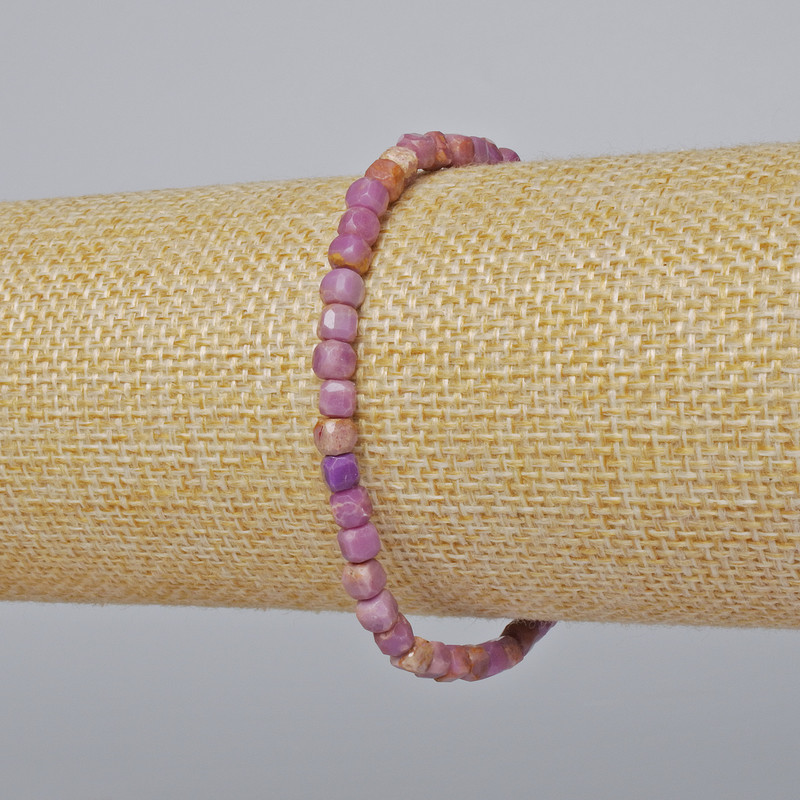 Náramek z fosfosideritu – broušené kubíky 4 mm, délka 18 cm (elastický)