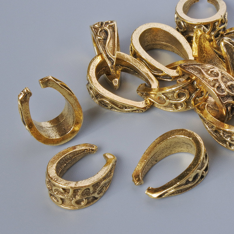 Kování pro přívěsek zlaté barvy, rozměry 15×11×6 mm, průchod 10,7×7,2 mm, balení 13 ks ± 20 g ± zlatá barva kovu