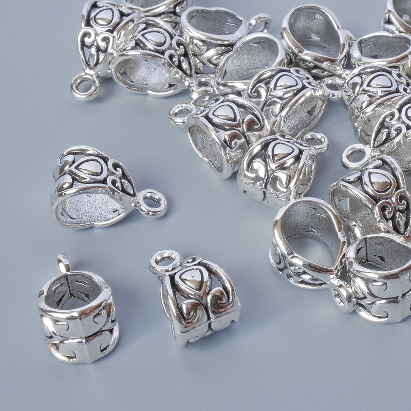 Furnitura pro přívěsek – podkoulonník, průměr 8×7 mm, tloušťka 5 mm, průměr díry 1,8 mm, 7,3×5,7 mm, délka 13 mm, balení 24 ks, stříbrná barva kovu