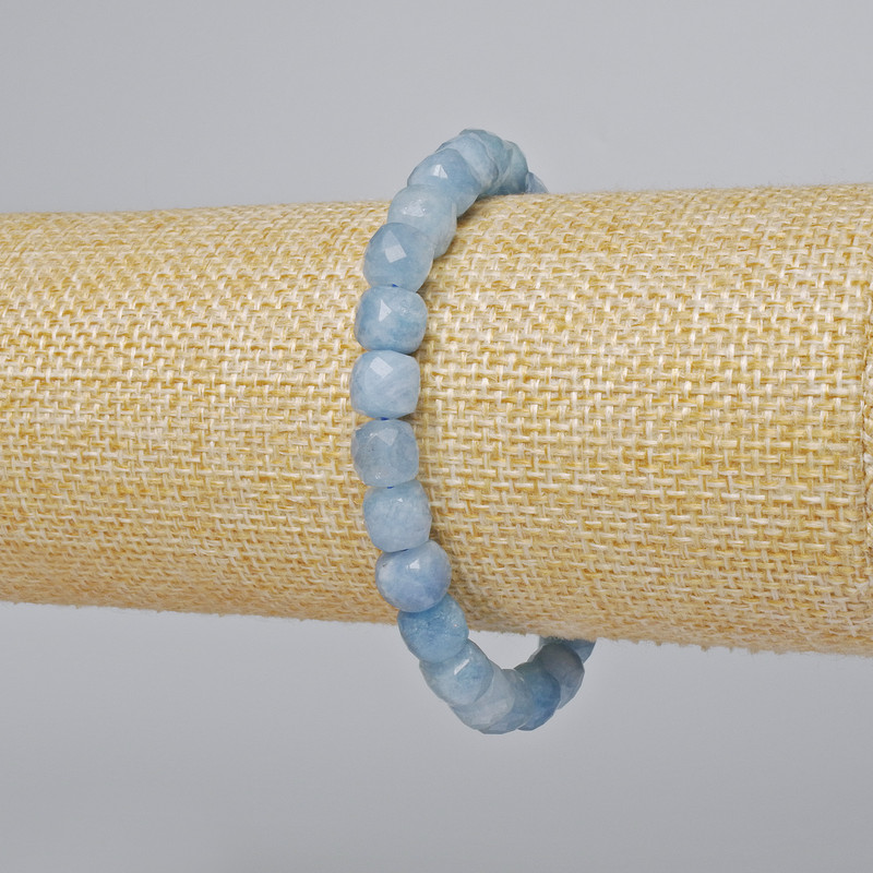 Náramek z akvamarínu, přírodní kámen, brusované kostky, průměr 7,5 mm ±, délka 18 cm ± (elastický)