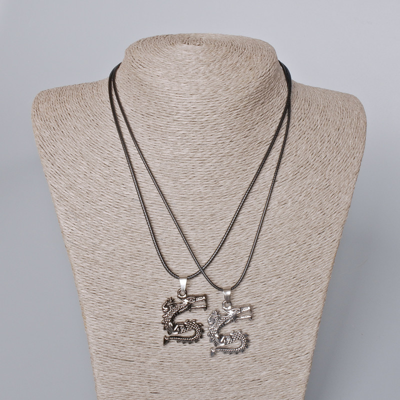 Párové přívěsky „Drak“ s černým smaltem a stříbrným kovem 33×26 mm, délka 45–50 cm