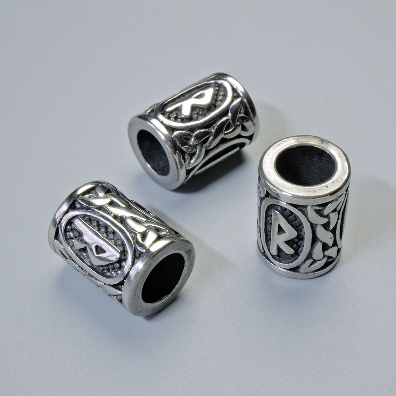 Korálek se skandinávskou runou, průměr 13×10 mm ±, díra 6 mm, stříbrná barva kovu, 1 ks