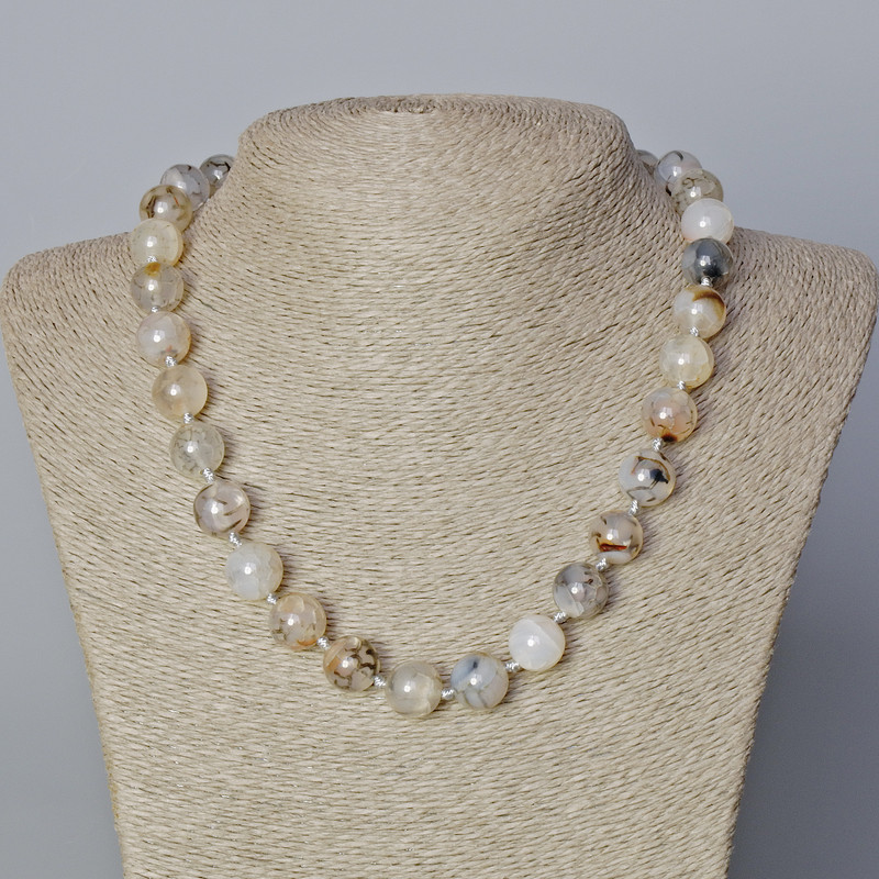 Náhrdelník z achátu drakových žil – hladká kulička, průměr 12 mm