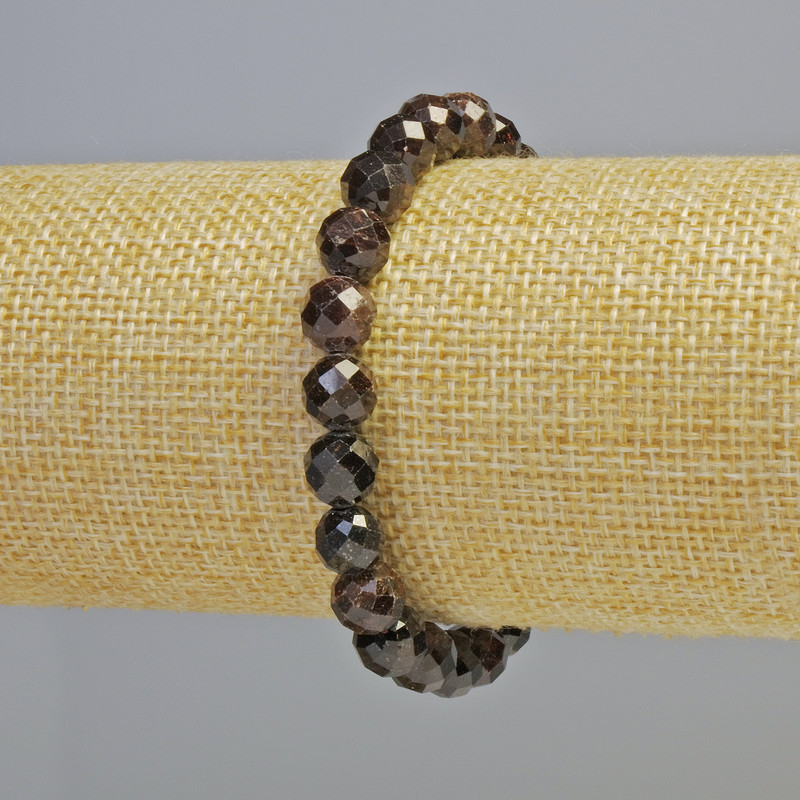 Náramek z granátu, přírodní kámen, broušené korálky, průměr cca 8 mm, délka cca 18 cm (elastický)