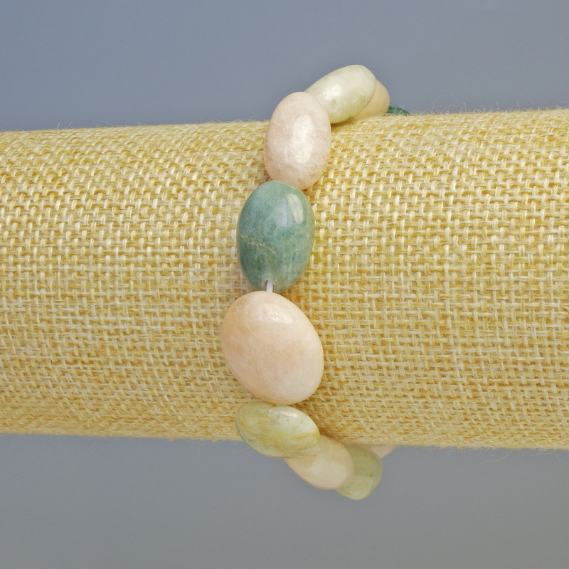 Náramek z přírodního morganitu, broušené korálky o průměru 10×15 mm ± (na elastické šňůře), délka 18 cm+