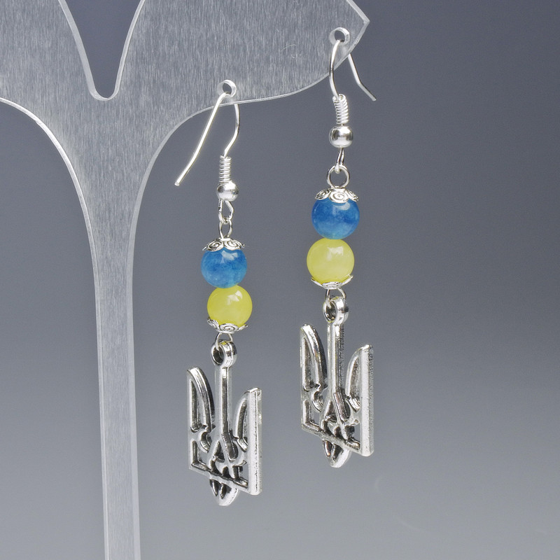 Náušnice «Erb», průměr dekorativního prvku cca 15 mm, s korálkami citrínu a akvamarínu, průměr korálků cca 6,5 mm, délka cca 60 mm, stříbrný odstín kovu