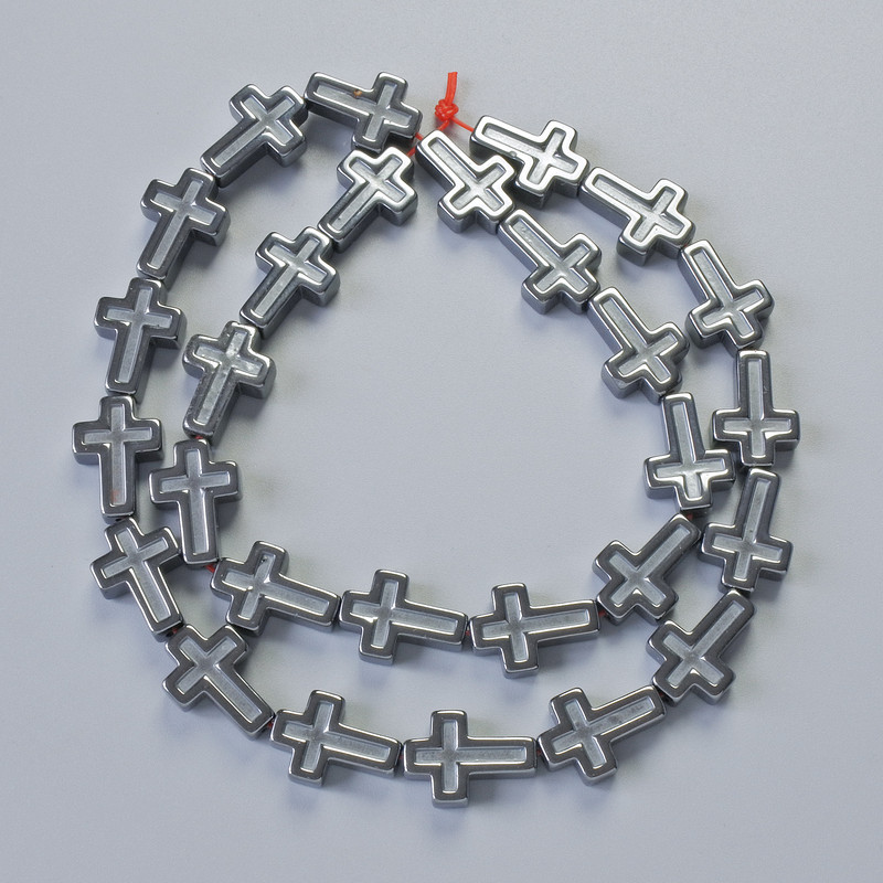 Hematitové korálky ve tvaru kříže, velikost 10×14 mm a 5×4 mm, délka cca 41 cm, navlečené na vlasové niti