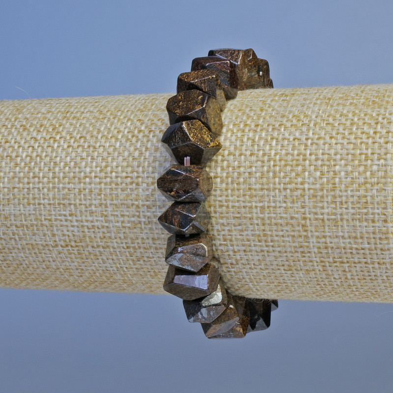 Náramek z bronzitu granovaný, průměr 10×7 mm, délka 18 cm, elastická gumička