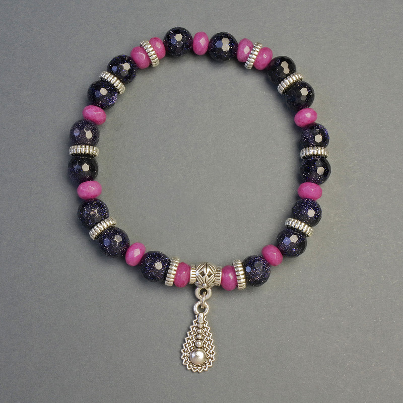 Náramek z aventurínu a fosfosideritu s přívěskem, průměr 8 mm a 6 mm, délka 18 cm, na elastické šňůře