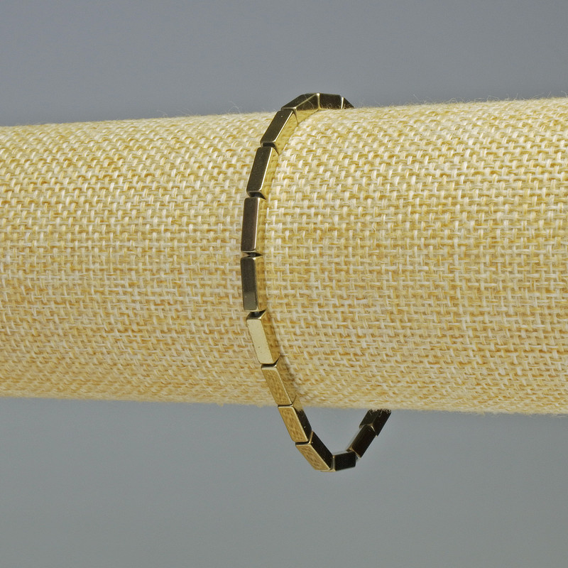 Náramek z hematitu – zlaté obdélníkové tvary, průměr 9×3 mm, délka 18 cm, elastický