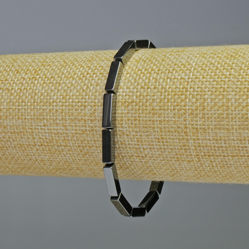 Náramek z hematitu, obdélníkový tvar, černé barvy, rozměr 12,5×4 mm, délka 18 cm, elastický