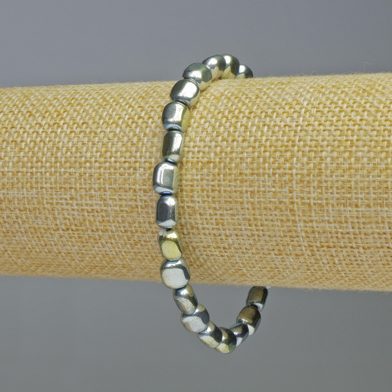Náramek z hematitu – oválné korálky, barva modrý chameleon, průměr 7×7 mm ±, délka 18 cm ±, elastický