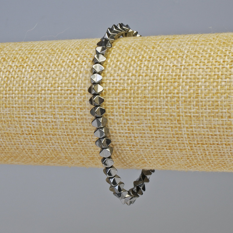 Náramek z hematitu ve tvaru hvězd, černá barva, průměr 4×4 mm, délka 18 cm, pružný