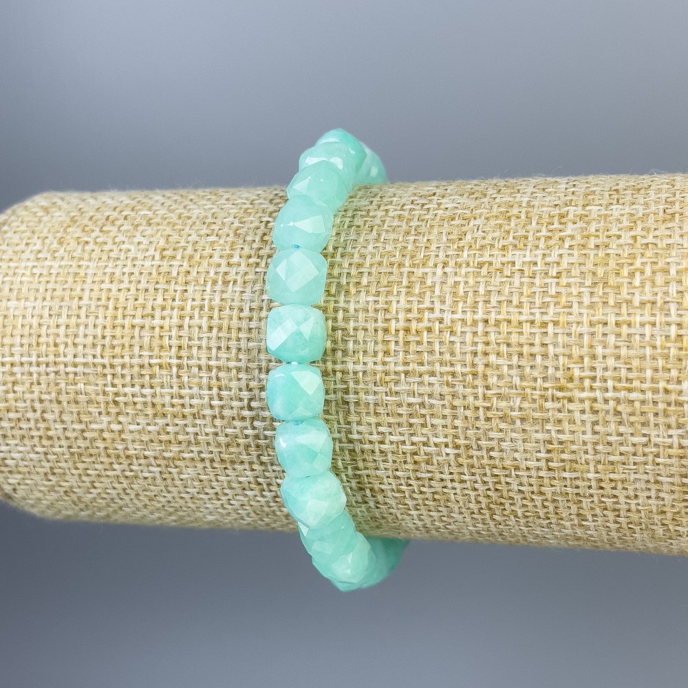 Браслет Ангеліт гранований кубик, діаметр 7х7мм+-, довжина 18см+- стрейч