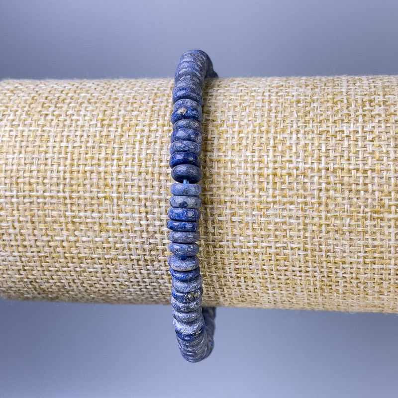 Náramek ze sodalitu ve tvaru rondelu 6×2 mm, délka 18 cm, elastický na gumičce