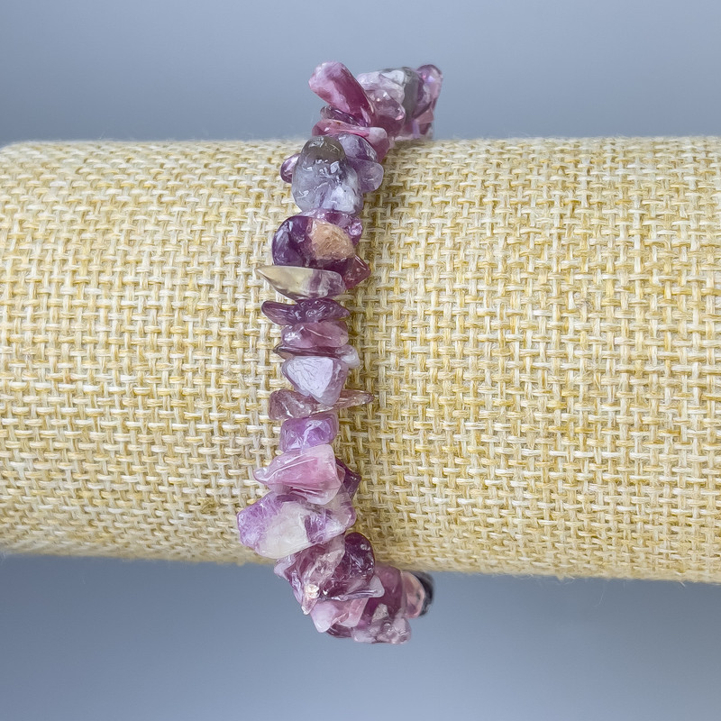 Náramek z turmalínu, drobné fragmenty, průměr 10×2 mm, délka 18 cm, elastický