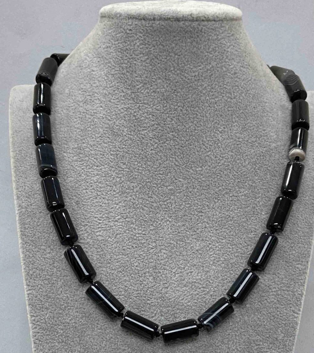 Náhrdelník z achátu – hladké válce, průměr 15×8 mm ±, délka 45 cm ± s uzávěrem