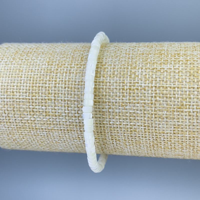 Náramek z perleti – rondely, průměr 4×2 mm, délka 18 cm, elastický