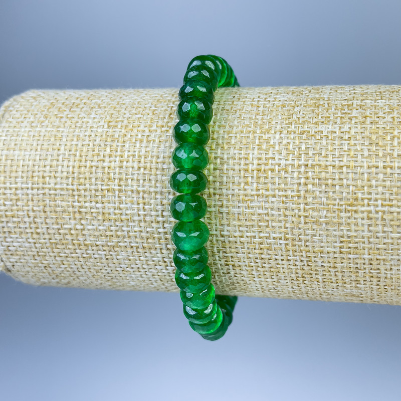 Náramek z chrysoprasu, brusované rondely, průměr 8×5 mm, délka 18 cm, elastický