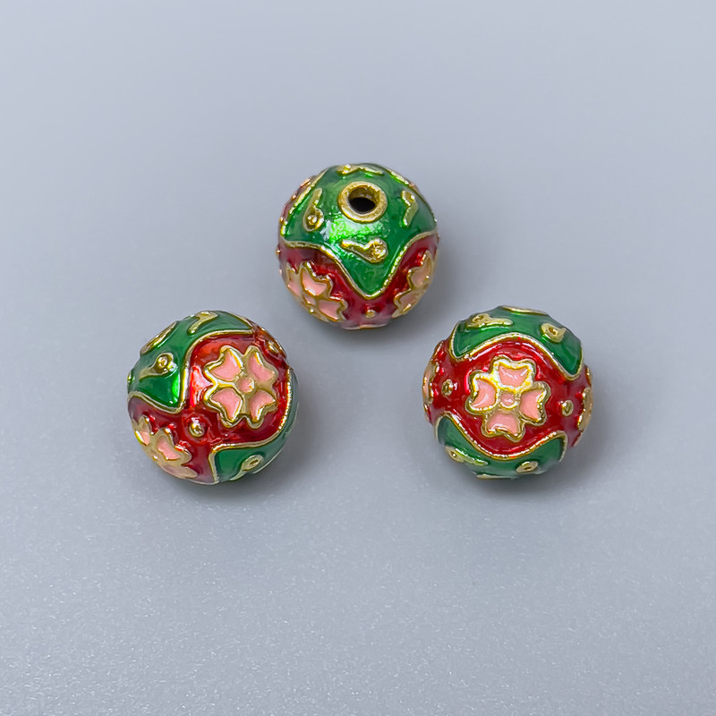 Klaisonový korálek Cloisonné zelený, červený a růžový smalt, průměr 10 mm, dírka 2 mm, zlatavá barva kovu, 1 ks