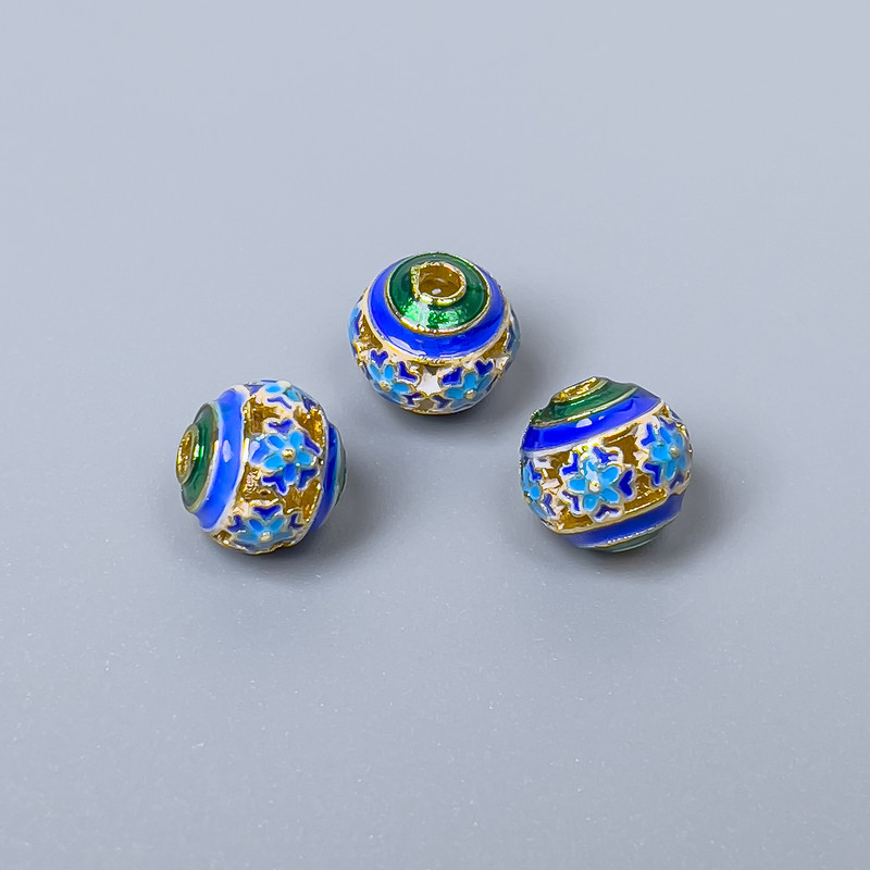 Korálka Cloisonné zeleno-modro-tyrkysová smalt, průměr 8 mm, otvor 1,5 mm, zlatavá barva kovu, 1 ks