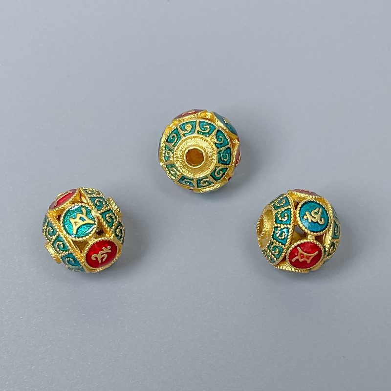 Korálka Cloisonné tyrysově červená smalt, průměr 10 mm, dírka 1,8 mm, světle zlatá barva kovu, 1 ks