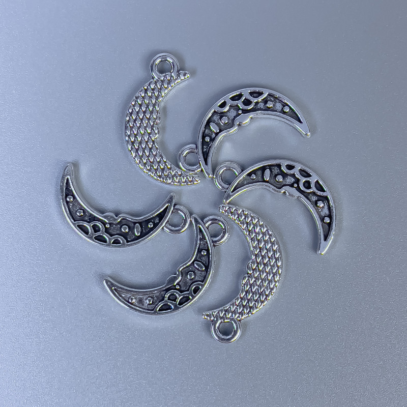 Přívěsek Měsíc, kovová barva stříbrná, rozměry 18×9–51,5 mm, otvor 1,5 mm, balení 32 ks