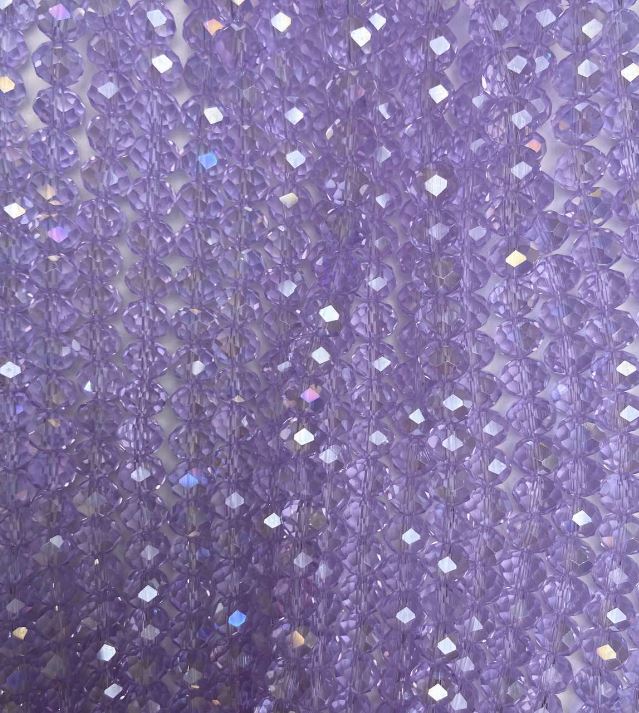 Korálky z českého křišťálu na niti, průhledně fialové s benzínovým nástřikem, rondelového tvaru, průměr cca 8×6 mm, délka cca 42 cm