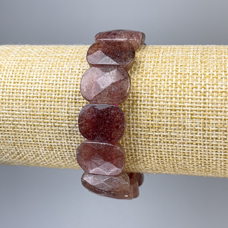 Náramek z jahodového křemene – články, průměr cca 18×14 mm, délka 18 cm, elastická šňůrka