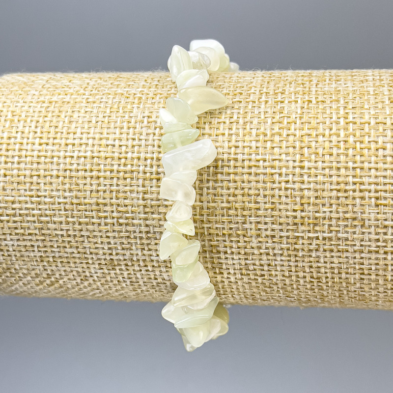 Náramek z drobných kousků onyxu, průměr 6–10×2–3 mm ±, délka 18 cm ±, elastický