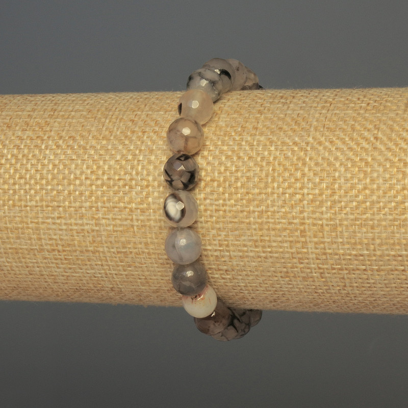 Náramek z achátu Dračí žíly – brusované kuličky, průměr cca 8 mm, délka cca 18 cm, elastická šňůra