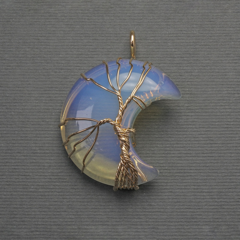 Přívěšek Měsíc měsíční kámen v zlatistém opletení, průměr cca 35 mm, délka cca 45 mm