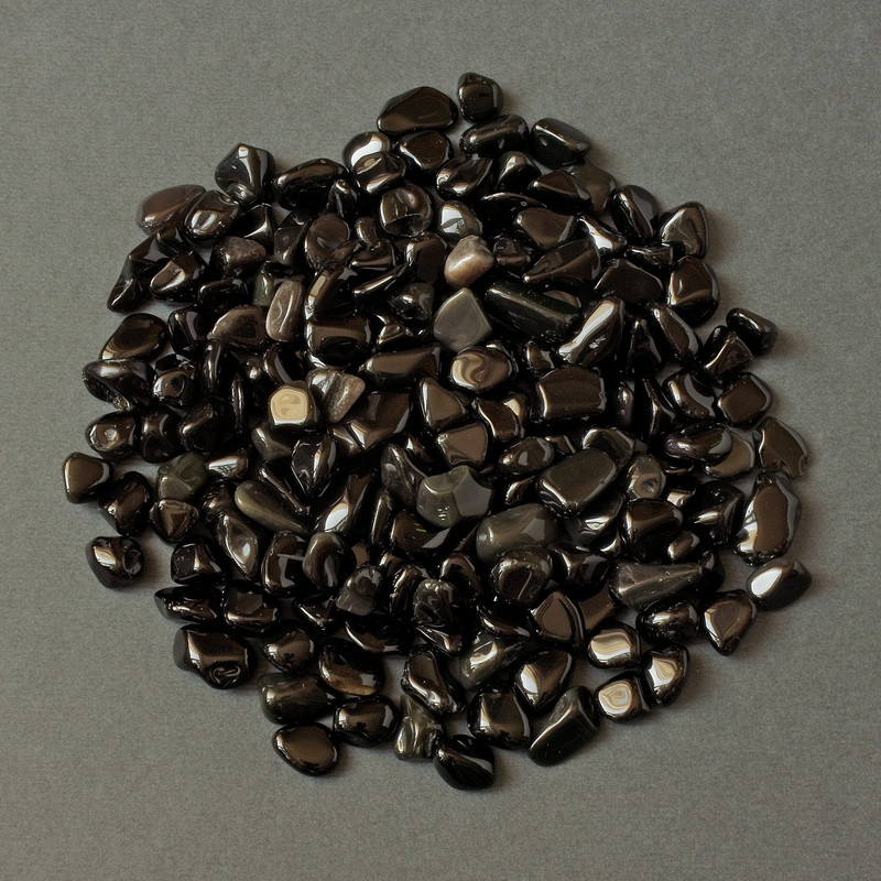 Přírodní kámen achát – drobná drť bez otvoru 8–14×5–8 mm ± (za 100 g ±)