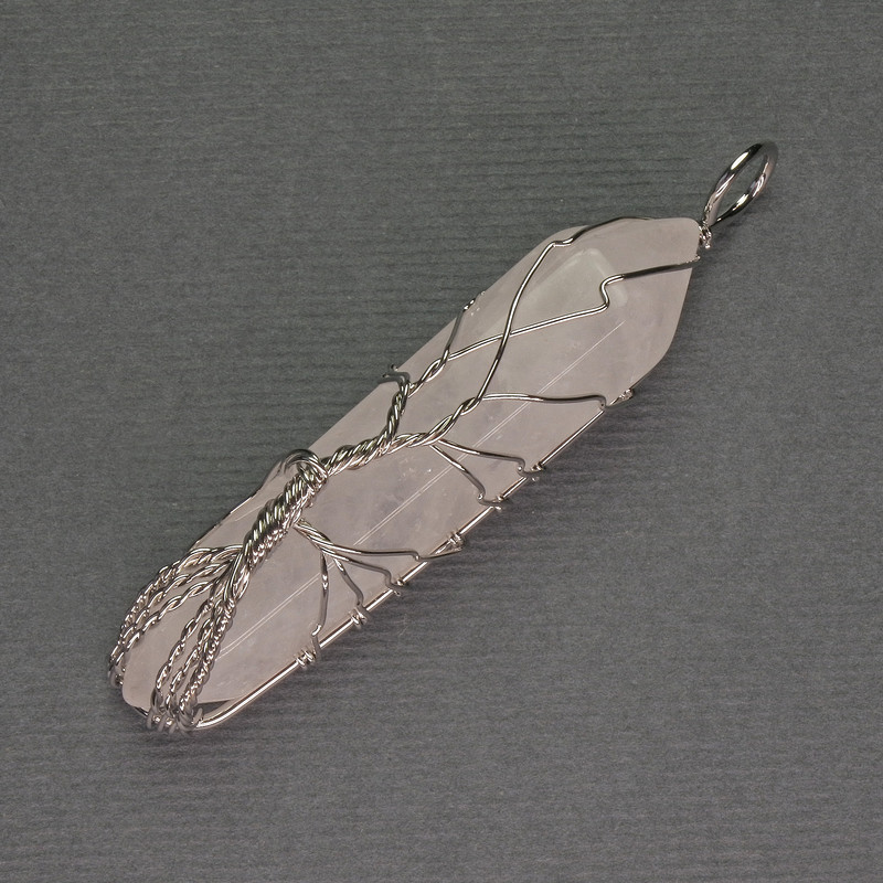 Přívěšek z horského křišťálu ve tvaru šestiúhelníku – krystal 12×50×57 mm, +- ve stříbrném opletení